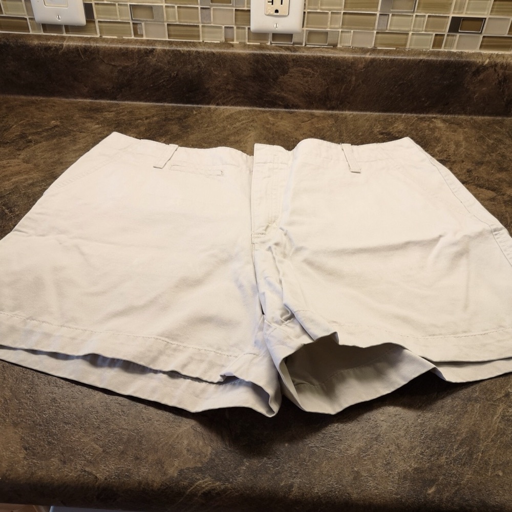 ⭐️5/$20 Old navy beige shorts vacation outfit summertime wardrobe dressy shorts